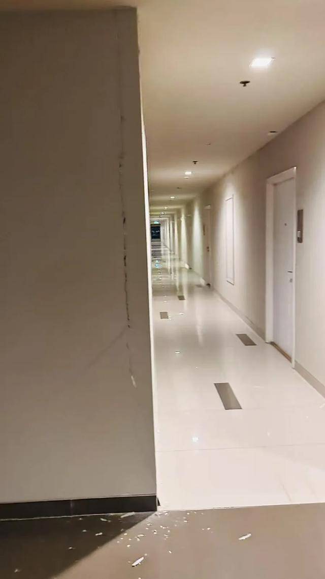 皇冠信用網代理如何注册
_“相当于约一千颗原子弹”皇冠信用網代理如何注册
！强震后的缅甸曼德勒40℃高温