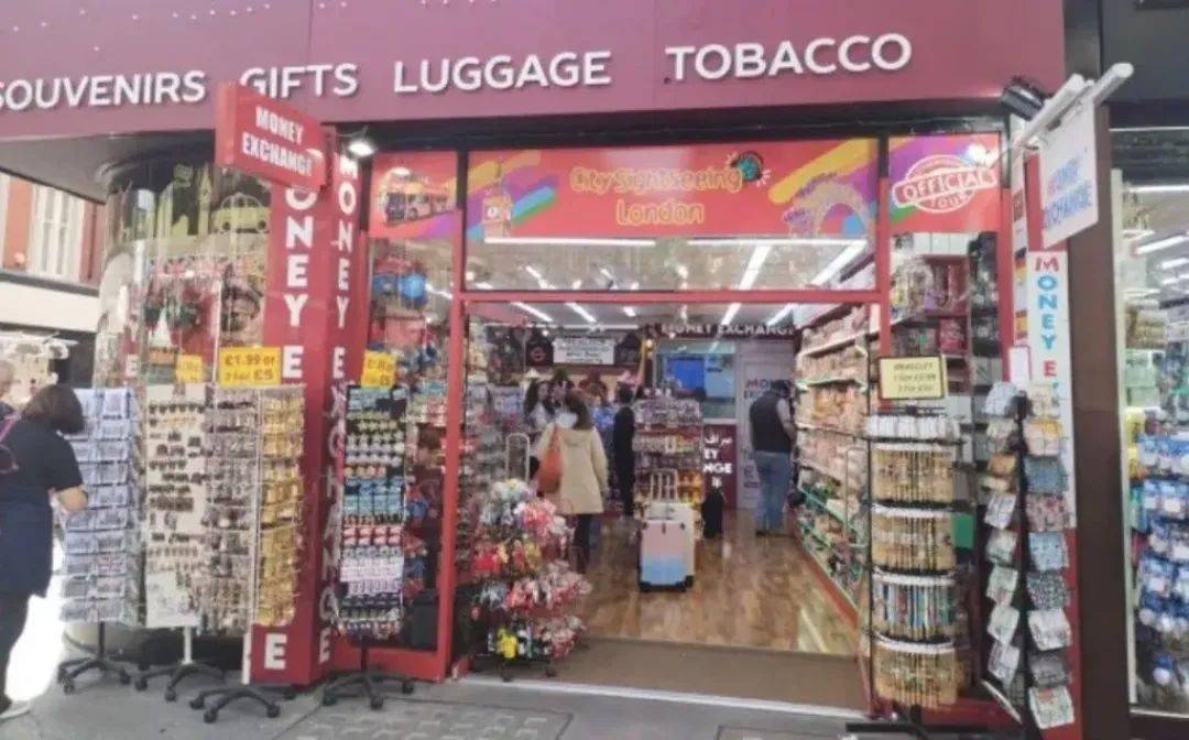 正网皇冠信用盘
_英国一糖果店有隐藏通道正网皇冠信用盘
，游客给近9000元才能进去，里面都是假货