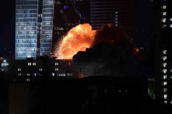 世界球会冠军杯2025（在美国）_新华社记者：下一刻来临的会是穿楼而入的炸弹吗世界球会冠军杯2025（在美国）？