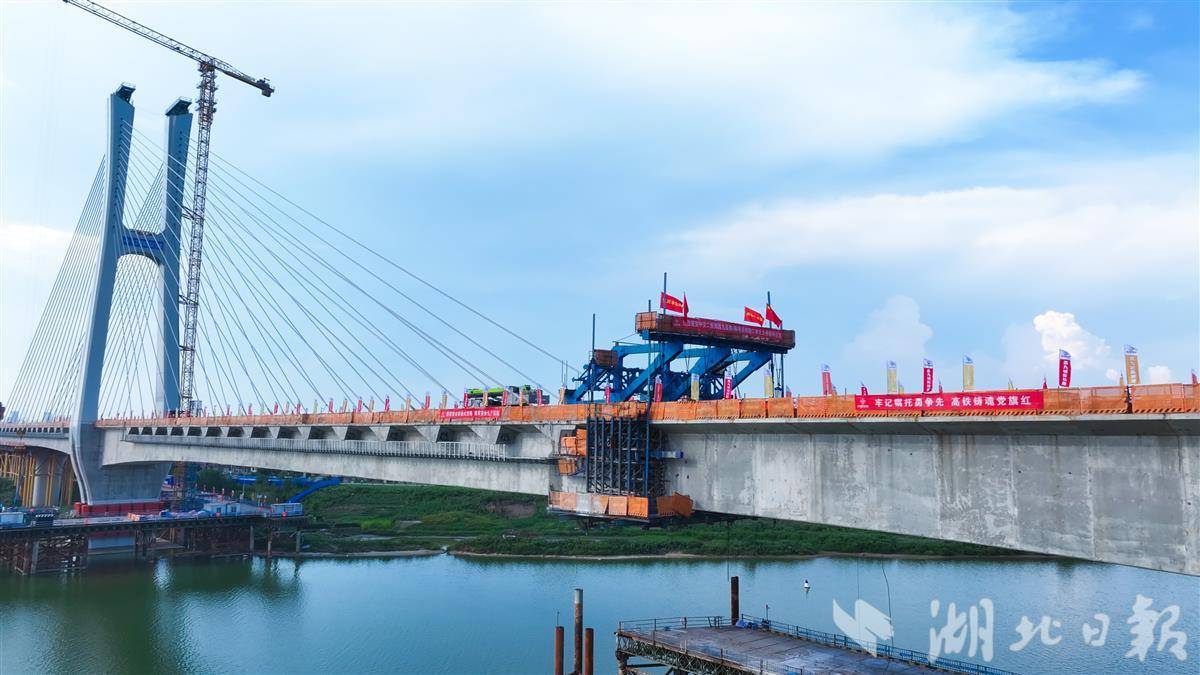 皇冠welcome注册账号_在鄂央企承建皇冠welcome注册账号！昌九高铁南昌扬子洲赣江公铁大桥合龙