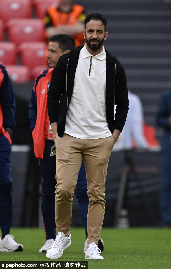 皇冠信用網平台_卡塞米罗两黄变一红皇冠信用網平台，鲁尼：吃第一张牌已足够愚蠢，他却再次犯错