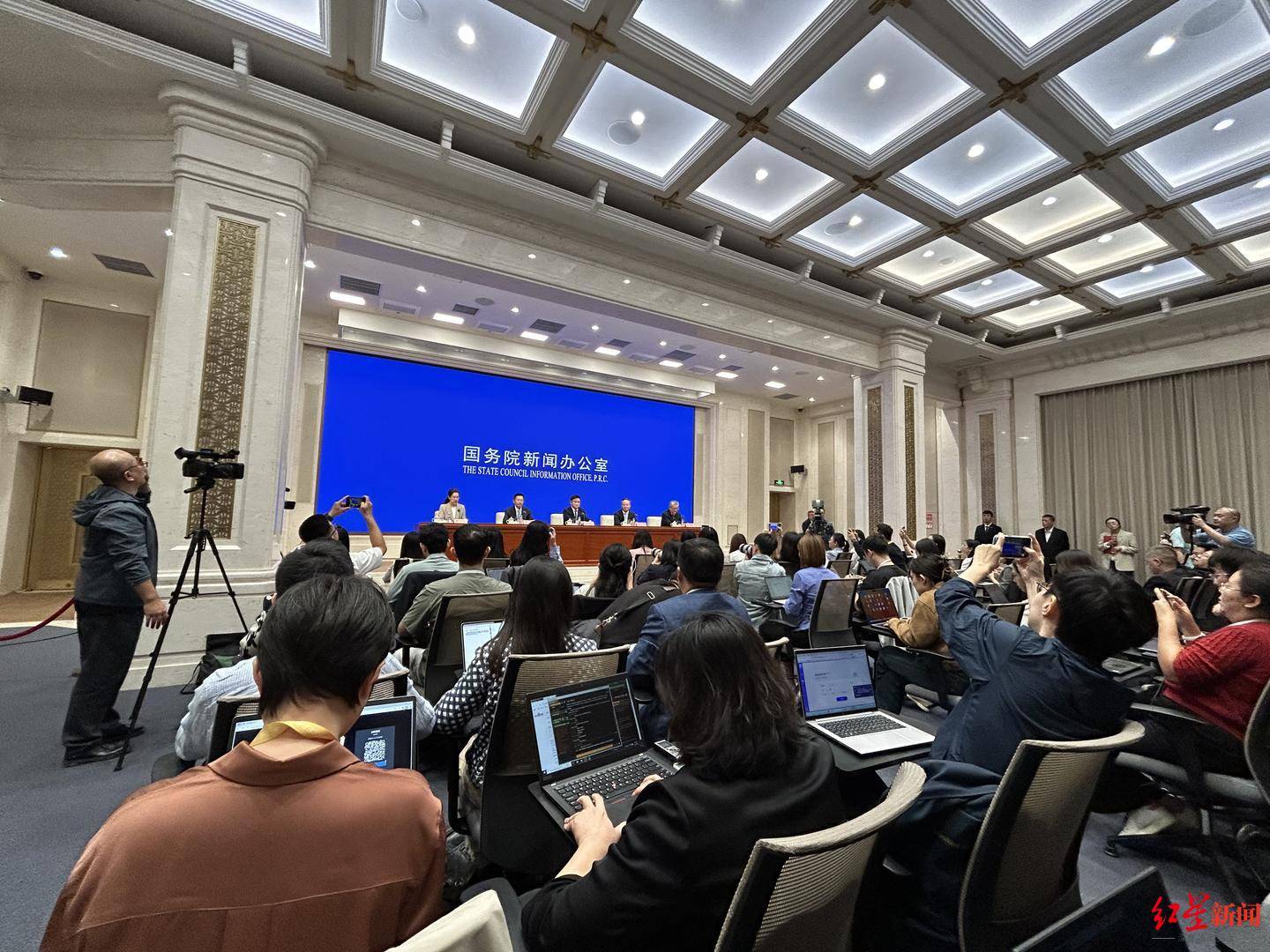 皇冠体育App下载_央行：中国银行业总资产位居世界第一皇冠体育App下载，股票、债券市场规模位居世界第二