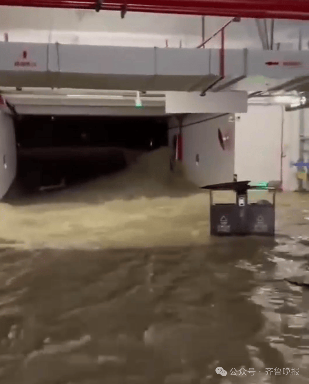 皇冠信用盘会员注册网址_小区业主私自挖地下室皇冠信用盘会员注册网址,致河道挖穿地下车库被淹?官方回应