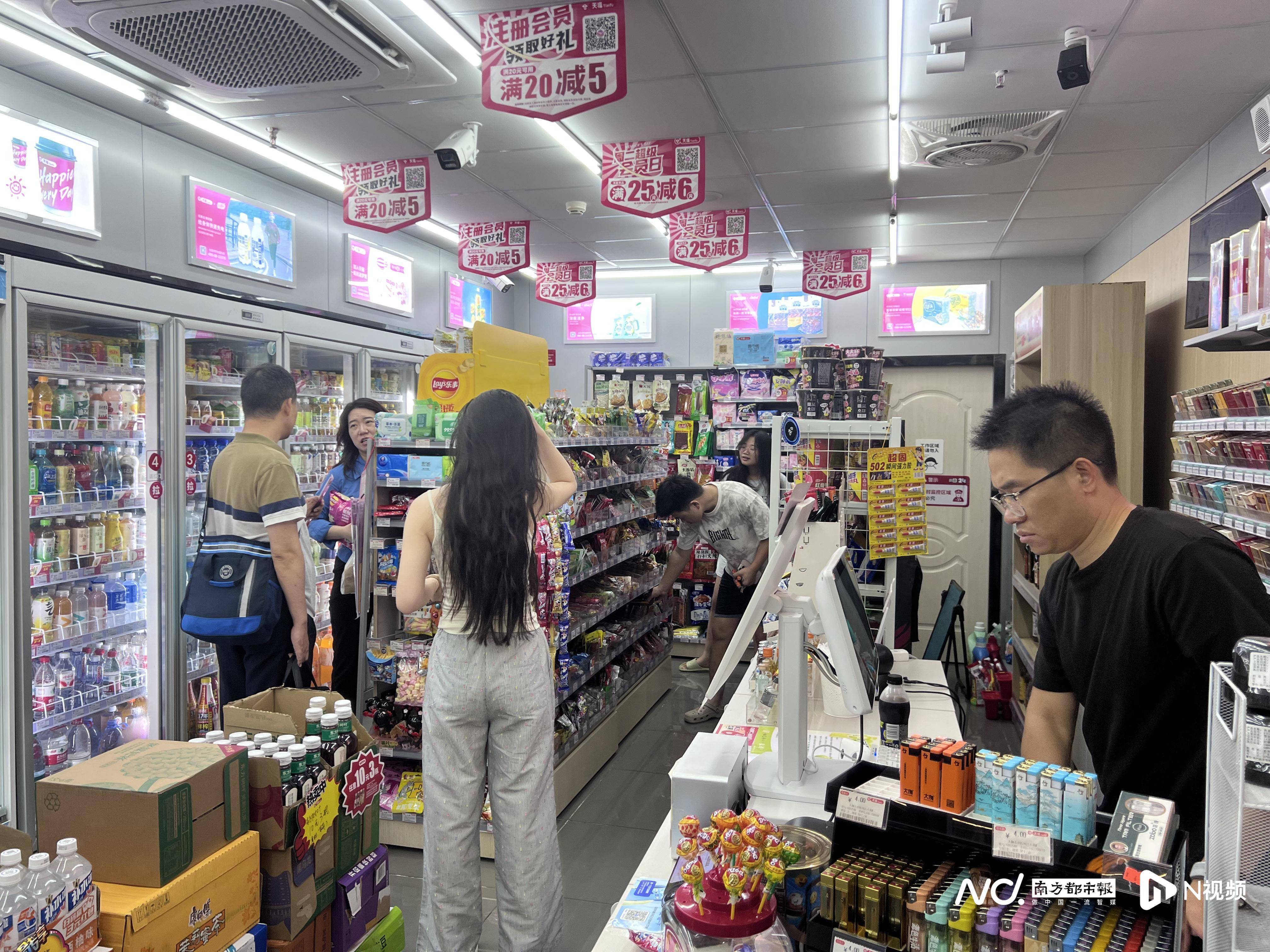 皇冠信用網出租足球_佛山官宣解除“五停”后两小时内皇冠信用網出租足球,我们在街头看见