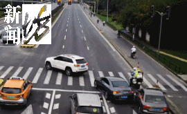 皇冠信用网代理登3_事发上海晚高峰！汹涌车流中皇冠信用网代理登3，一男子绝望跳车，直奔民警而去……