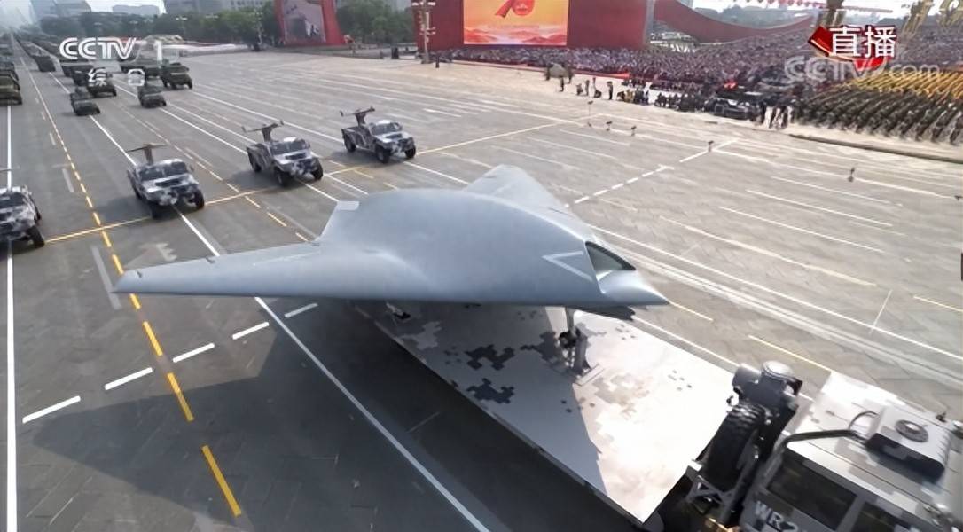 皇冠信用网足球代理_攻击-21正式登场：076与福建舰联手皇冠信用网足球代理，开启电磁弹射无人机时代