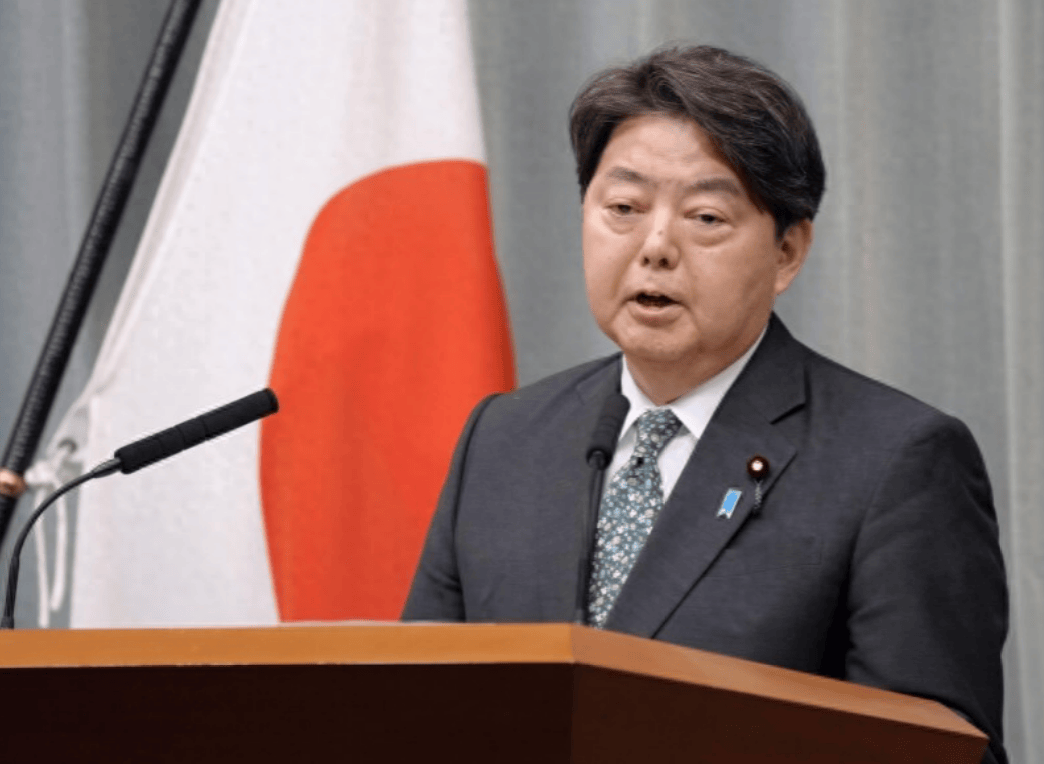 皇冠登3管理出租_中国大驱赴钓鱼岛皇冠登3管理出租，日方喊话数次无果，眼睁睁看中方投下不明物体