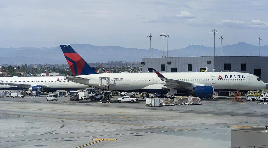 皇冠信用網需要押金吗_纽约机场突发皇冠信用網需要押金吗！两架客机相撞