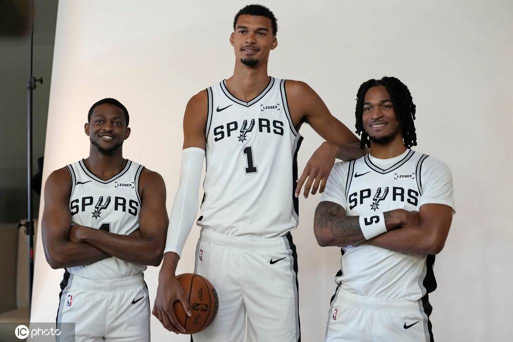 皇冠信用代理_30天30队马刺：文班化解血栓危机 重建又遇三PG难题