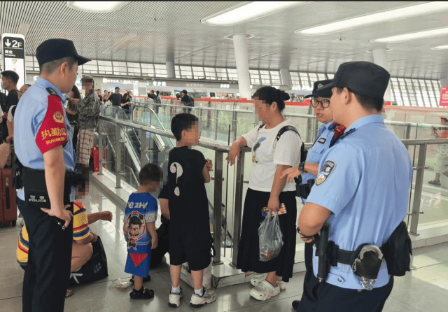 皇冠信用網最高占成_双胞胎哥哥在杭州东站被陌生女子抱走？派出所全员出动皇冠信用網最高占成，20分钟锁定“嫌疑人”，万万没想到……