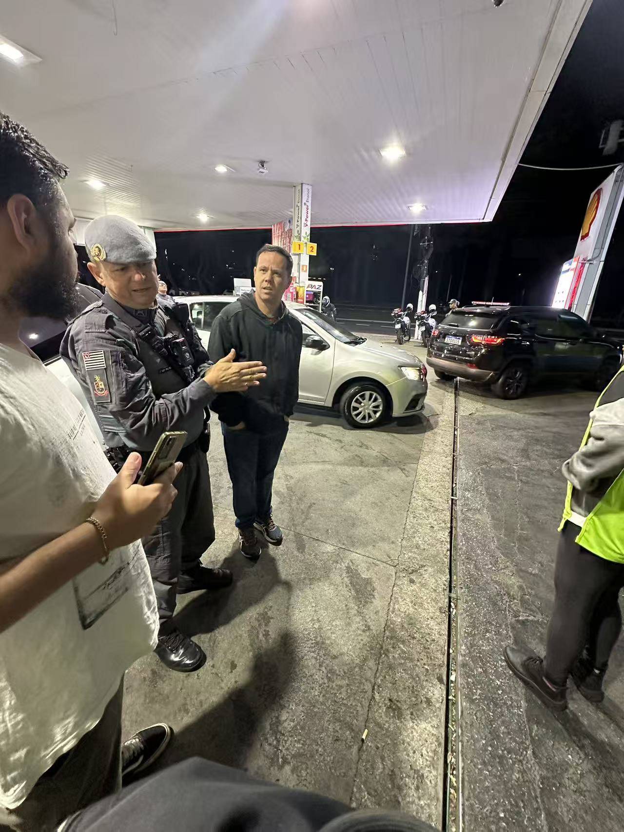 皇冠信用网会员申请_中国小伙在巴西遭持枪抢劫皇冠信用网会员申请，逃跑时对方开枪，事后发现子弹打进电脑：犯“禁忌”被盯上