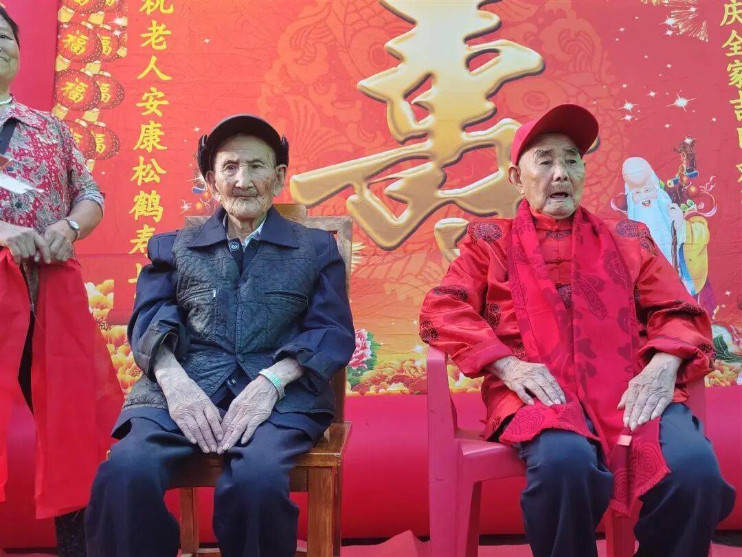 皇冠信用網出租代理_重庆103岁哥哥参加100岁弟弟生日宴皇冠信用網出租代理，家人：他俩粗茶淡饭从不挑食，家族有长寿基因