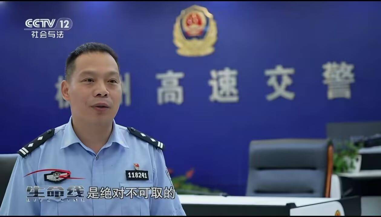 皇冠信用网会员开户_男子喝3斤白酒用智驾行驶20公里后在高速上睡着了皇冠信用网会员开户，因醉酒驾驶被判拘役一个月，交警回应