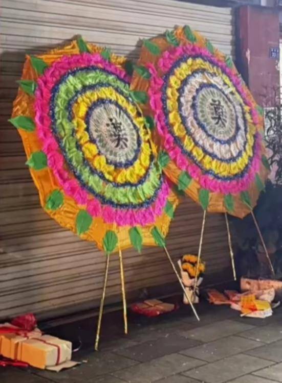 皇冠信用网注册_成都龙泉驿一店主街头砍流浪狗皇冠信用网注册，周边商户：狗几天前才到街上，应该才走失不久