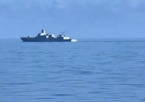 英格兰冠军联赛_中美海军正面交锋？中国海军055大驱与美航母编队狭路相逢英格兰冠军联赛，双方都进入舰炮打击范围