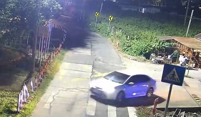 皇冠信用網可以占几成_浙江一姑娘以奶茶为记号皇冠信用網可以占几成，竟然在草丛里藏了11万现金！