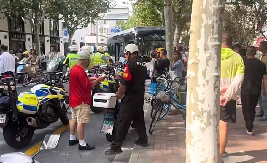 皇冠信用盘网址_上海警方：叶某（男皇冠信用盘网址，57岁）寻衅滋事，已被拘！