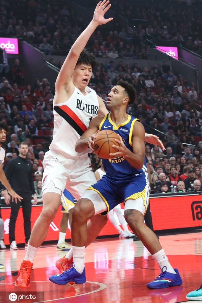 世界杯信用网登3代理
_杨瀚森2分2帽1板库里35分 开拓者8人上双大胜勇士