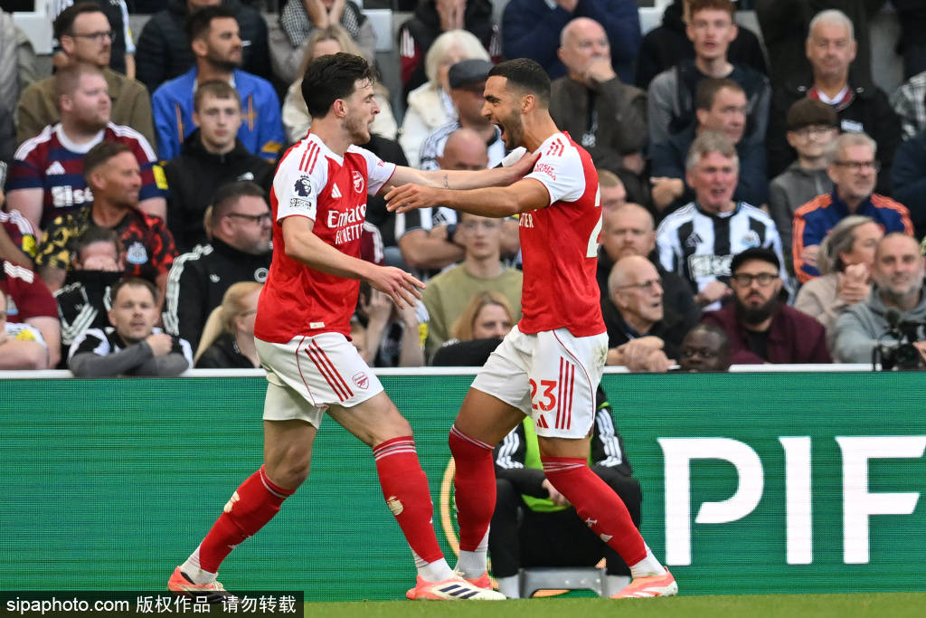 怎么注册世界杯信用盘
_蜂王与狼王怎么注册世界杯信用盘
!赛后曼联两大新援姆伯莫和库尼亚紧紧拥抱庆祝胜利