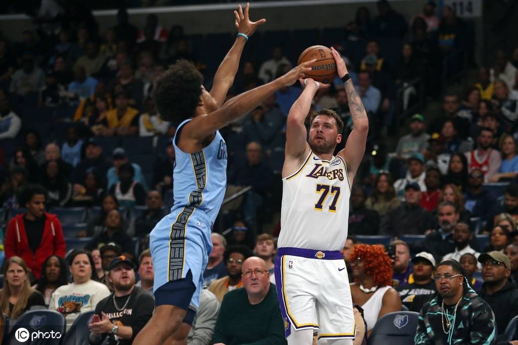 hga035怎么注册账号_东契奇44+12+6里夫斯21+4+4 NBA杯湖人擒灰熊