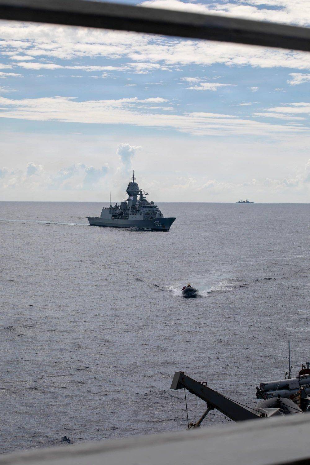 皇冠信用网怎么注册
_美军再度遭遇耻辱时刻：中国海军6艘战舰包围皇冠信用网怎么注册
，815舰插入南海演习