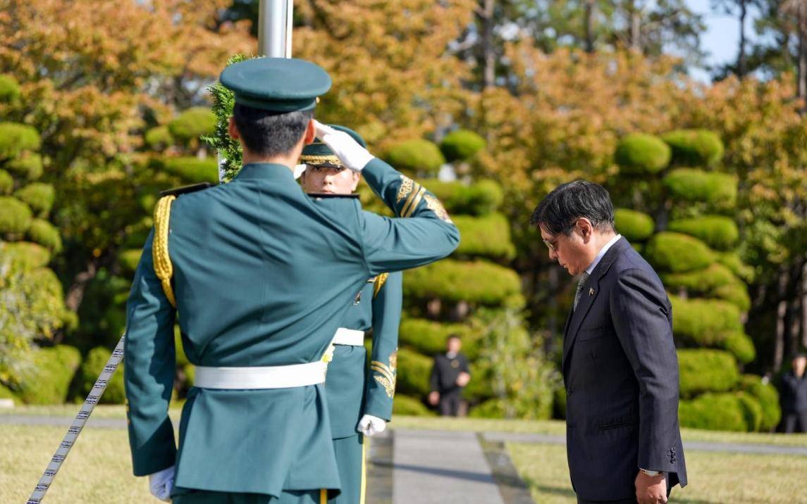 皇冠信用网怎么注册
_美军再度遭遇耻辱时刻：中国海军6艘战舰包围皇冠信用网怎么注册
，815舰插入南海演习