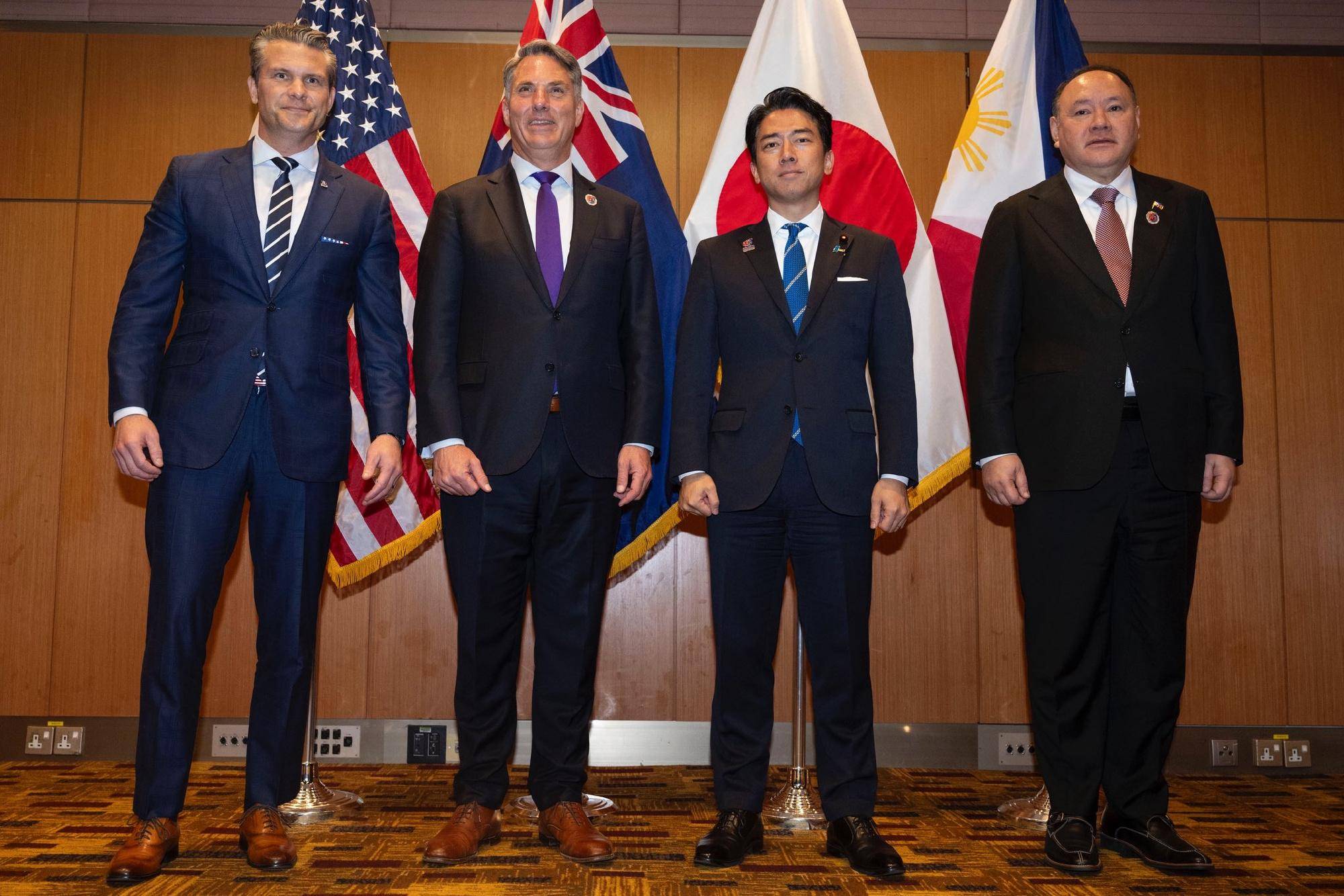 皇冠信用网怎么注册
_美军再度遭遇耻辱时刻：中国海军6艘战舰包围皇冠信用网怎么注册
，815舰插入南海演习