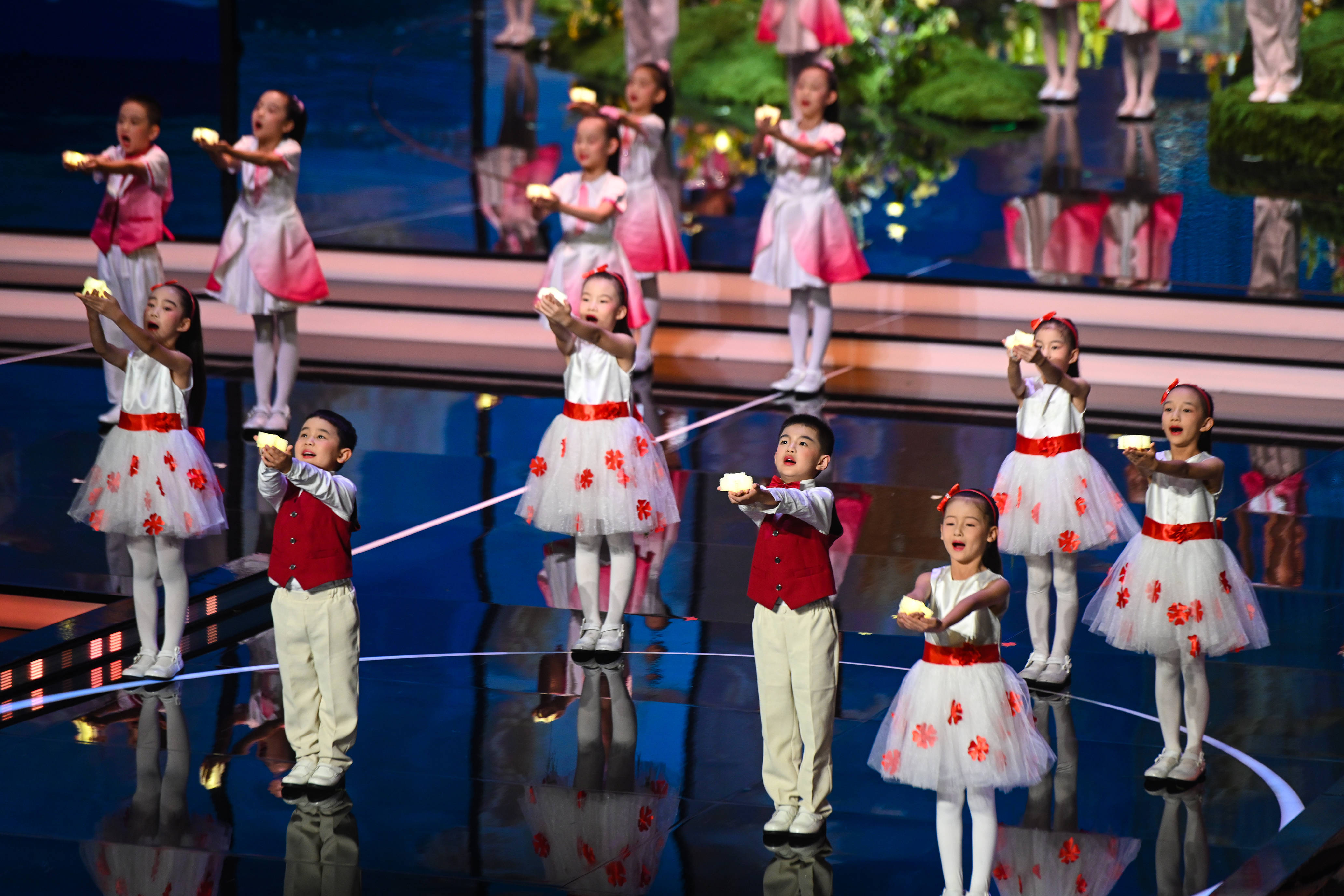 怎么开皇冠信用平台
_2025年中国金鸡百花电影节开幕