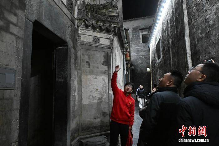 皇冠信用盘开户
_海外华媒安徽解锁古村新韵:世界文化遗产遇见光影科技