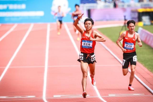 皇冠代理登1租用
_率先冲线却因“配合犯规”被罚皇冠代理登1租用
！十五运会男子万米“看门道”