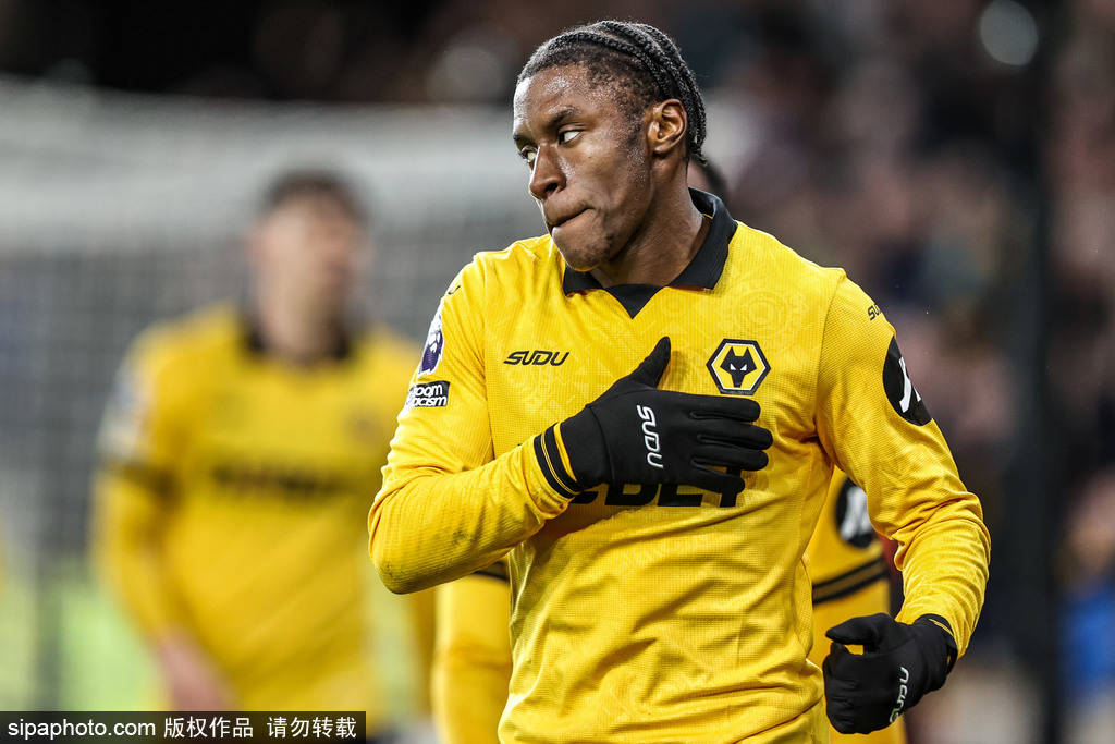 皇冠信用会员账号注册_英超-B费双响姆贝莫破门芒特建功 曼联4-1狼队升至第六