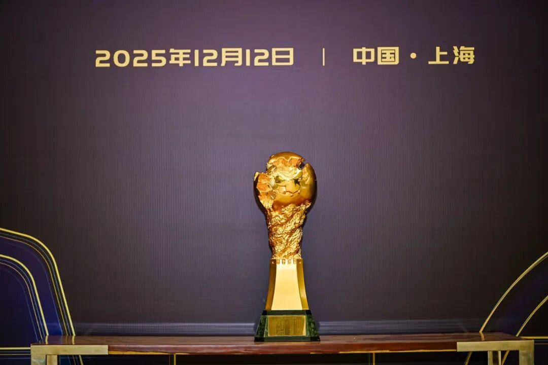 查尔顿 vs 西布朗_2025中国足球职业联赛颁奖：瓦科斩中超最佳球员