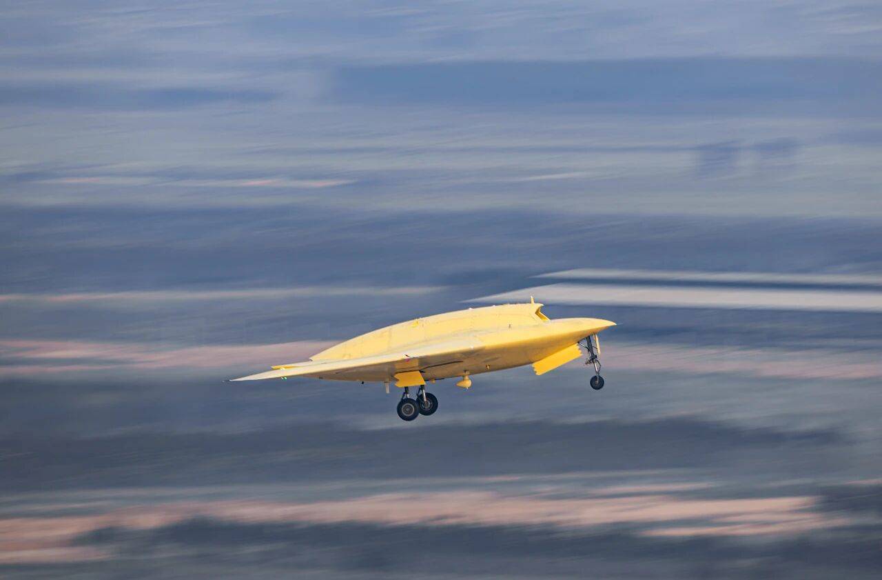 皇冠信用網出租足球_重大突破皇冠信用網出租足球！彩虹-7高空高速隐身无人机成功首飞