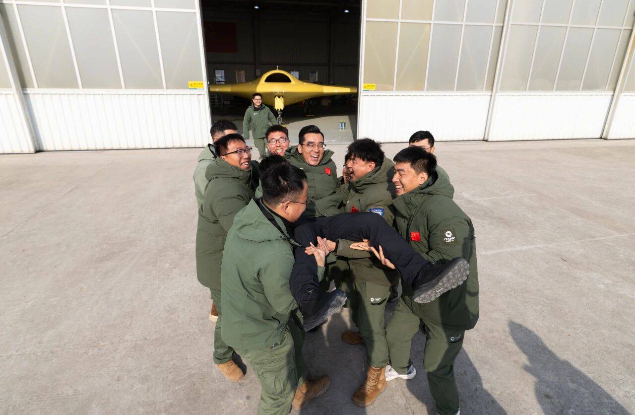 皇冠信用網出租足球_重大突破皇冠信用網出租足球！彩虹-7高空高速隐身无人机成功首飞