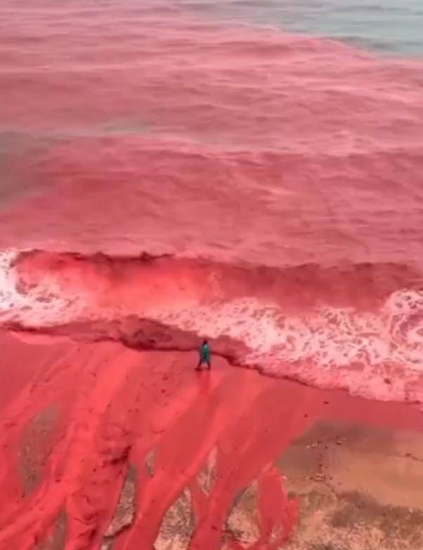 nba季后赛_罕见！伊朗霍尔木兹岛遭遇强降雨nba季后赛，部分海域变成“血色海洋”