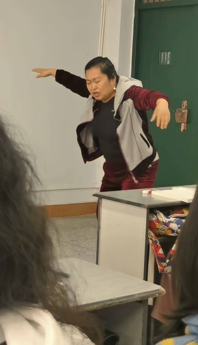 nba季后_四川一高校老师自创“心舞疗法”因动作怪异引争议nba季后，当事人：有上万名会员，在搜集数据