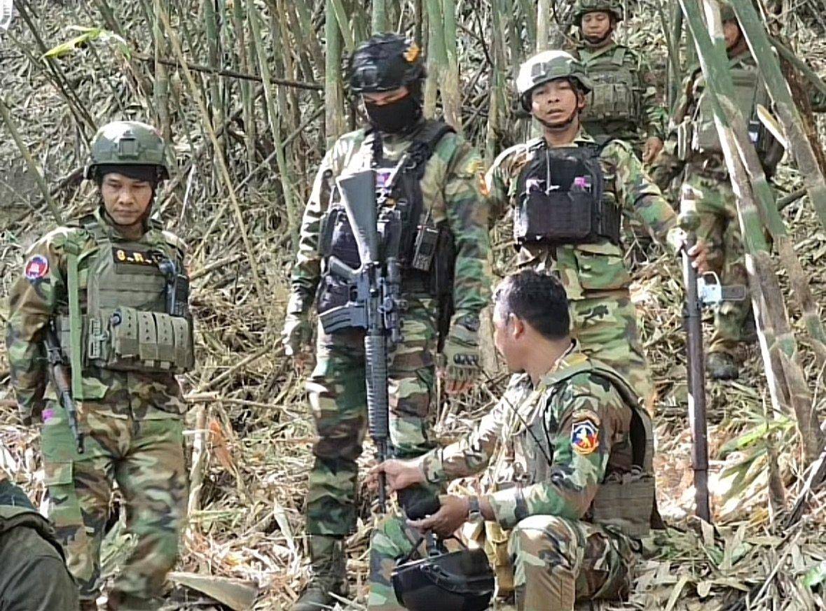 德岛漩涡vs秋田蓝色闪电_不给洪森父子拼命德岛漩涡vs秋田蓝色闪电，柬军跑了：泰国缴获中械摆一地，越南武器参战