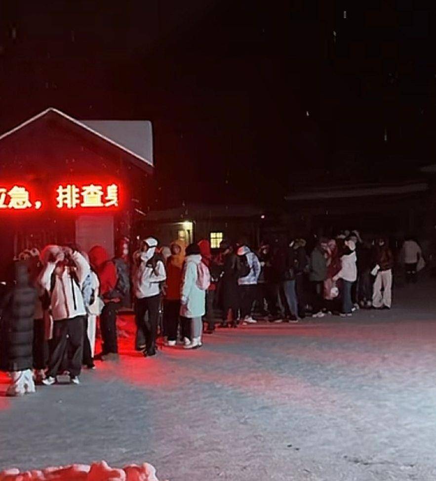 亚特兰大联2队vs迈阿密国际川队_数百名游客夜晚滞留太白山景区数小时亚特兰大联2队vs迈阿密国际川队，气温低至零下十几度，当地：山上突然降雪道路结冰，目前所有游客都已乘摆渡车下山