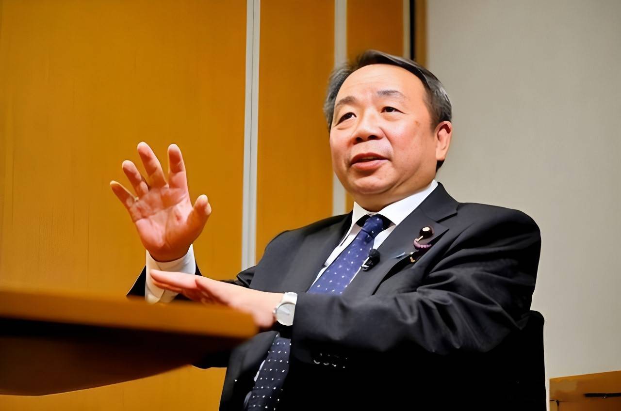 纽卡斯尔联足球_日本议员窜台纽卡斯尔联足球，中方不再留情面，对日管制准时祭出，石平收到8个字，侮辱性极强！