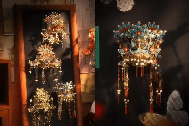 皇冠代理登3
_一边万人大厂停工皇冠代理登3
,一边出口订单暴增:“潮玩之都”东莞,深陷冰火两重天