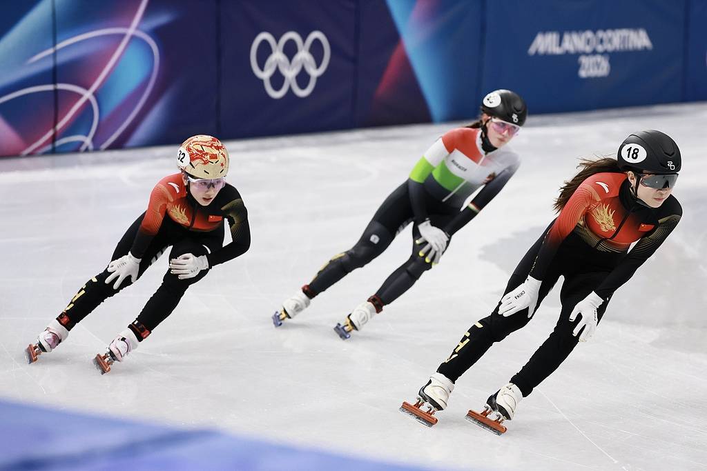 皇冠信用网申请条件_神剧情皇冠信用网申请条件！对手全部摔倒 杨静茹晋级女子1500米A组决赛