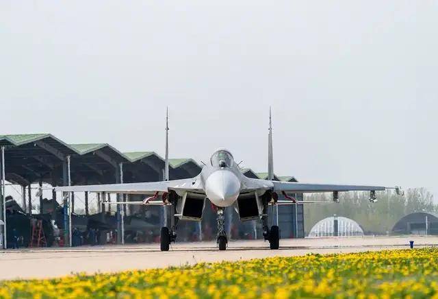 皇冠信用网去哪里弄_三代同堂皇冠信用网去哪里弄！央视首次出现歼-11、歼-11BS、歼-11BG同框画面