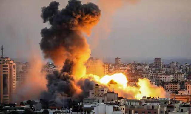 皇冠信用网开户_一面黑色哀悼旗升起皇冠信用网开户，伊朗首个盟友参战，向以色列发射导弹，特朗普被坑惨了