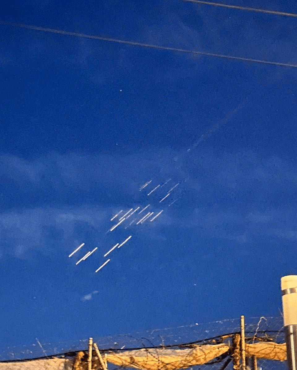 皇冠信用网怎么代理_破釜沉舟！伊朗发射子母弹猛轰皇冠信用网怎么代理，击落37架无人机，中东被炸成火海