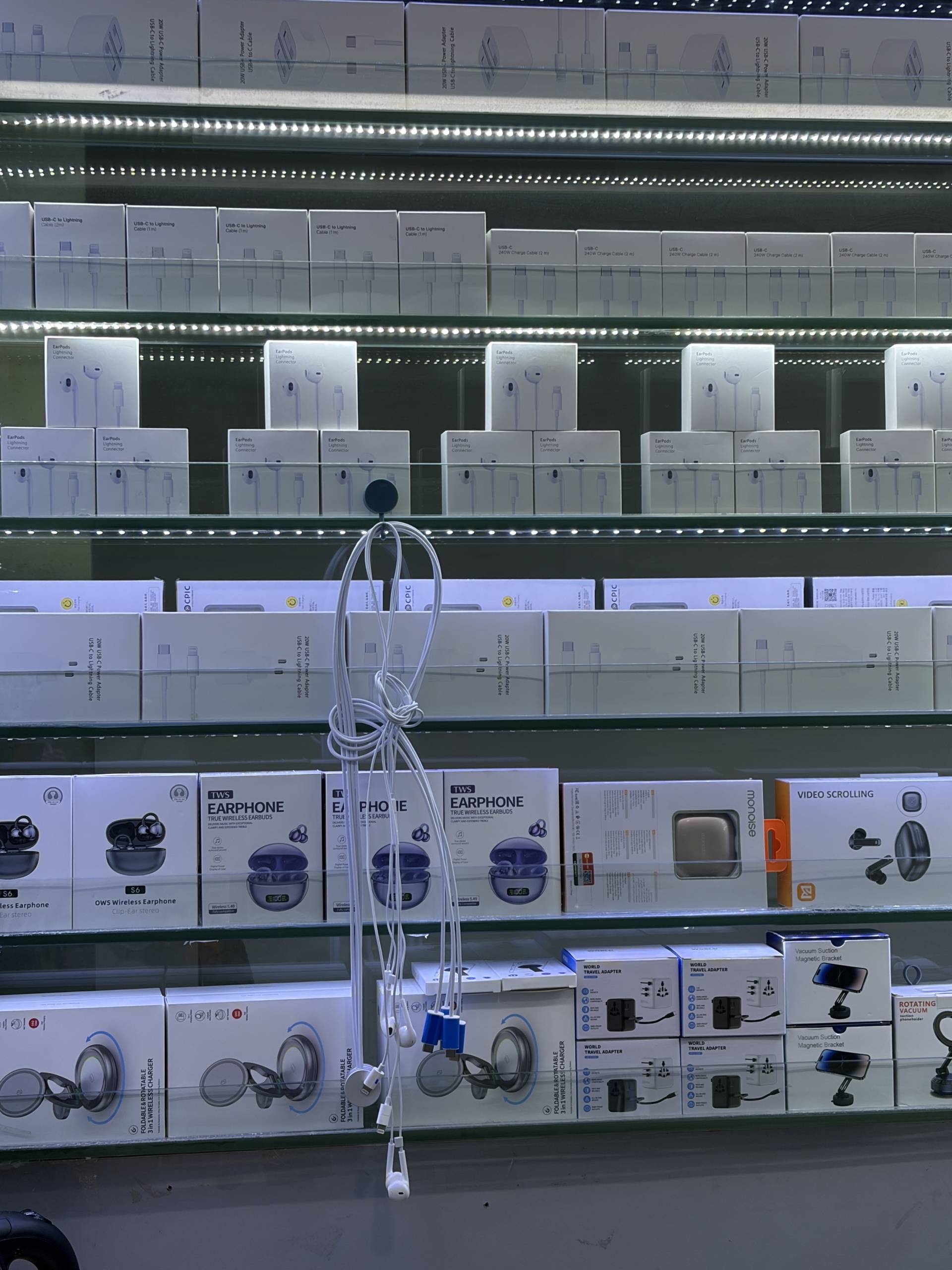 如何注册皇冠足球代理_被边缘化多年后如何注册皇冠足球代理,有线耳机突然“翻红” 每经实探深圳华强北:蓝牙耳机依旧是销售主力