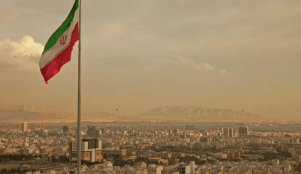 皇冠信用APP下载_事不对劲!伊朗总统骂完革命卫队总司令皇冠信用APP下载,美伊马上宣布停火14天?