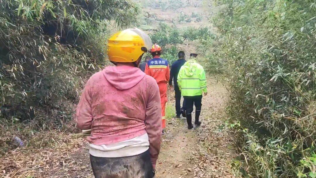 皇冠信用在线开户_宁波女子上山挖笋遇大雾迷路皇冠信用在线开户,足足困了两个多小时,获救时哭了,消防提醒→
