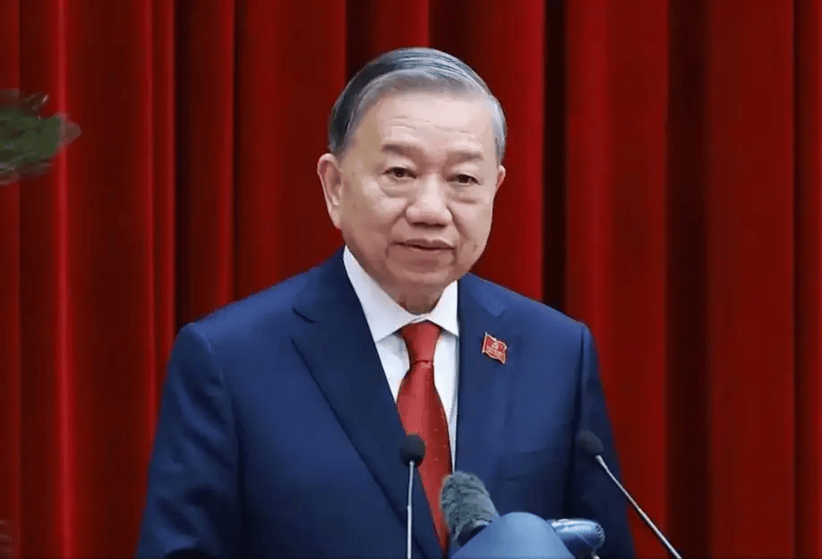 电竞足球_12小时跨越中国2400公里电竞足球，苏林全程只坐高铁，他到底有何用意？