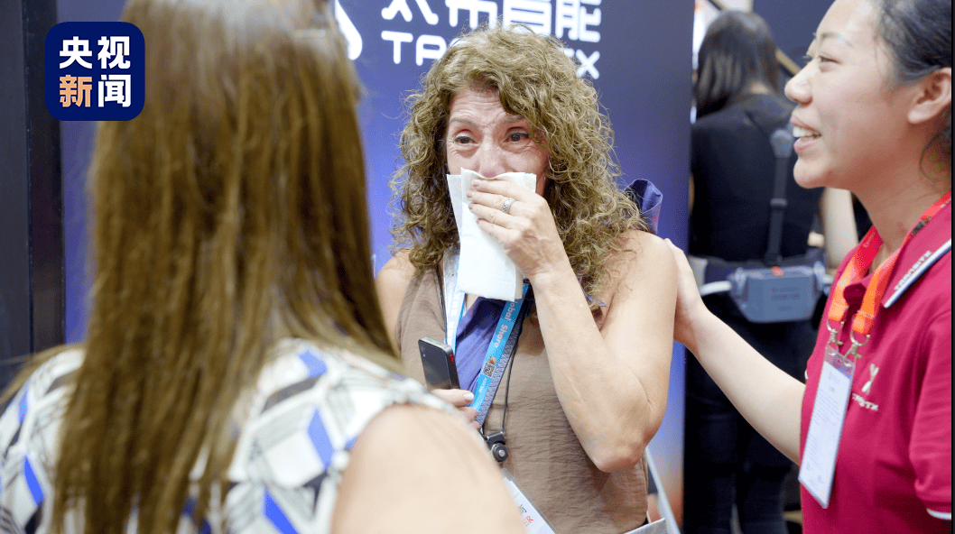 皇冠登一登二登三区别_广交会暖心一幕！中国机器人皇冠登一登二登三区别，帮外国友人重新站立行走