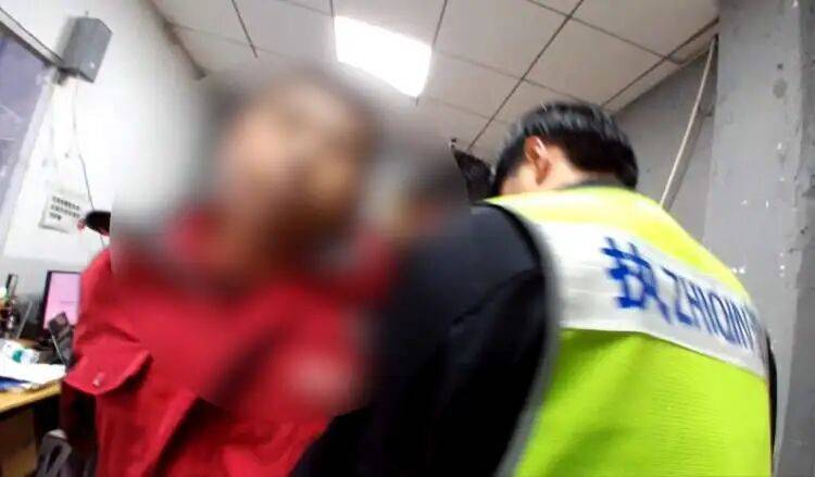 皇冠hga035手机登入_快递员将7999元的手机放门口皇冠hga035手机登入，买家没收到！20多天后，手机自己“报警”了